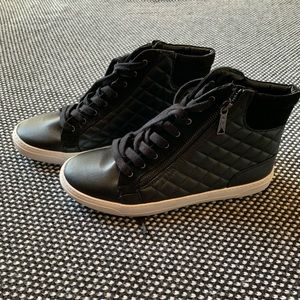 Mossimo quilted shoes 8 1/2